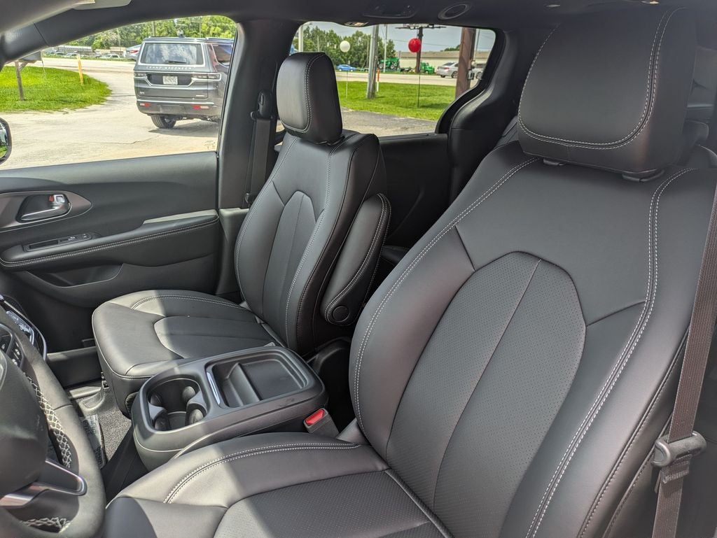 2027 Chrysler Pacifica PACIFICA SELECT