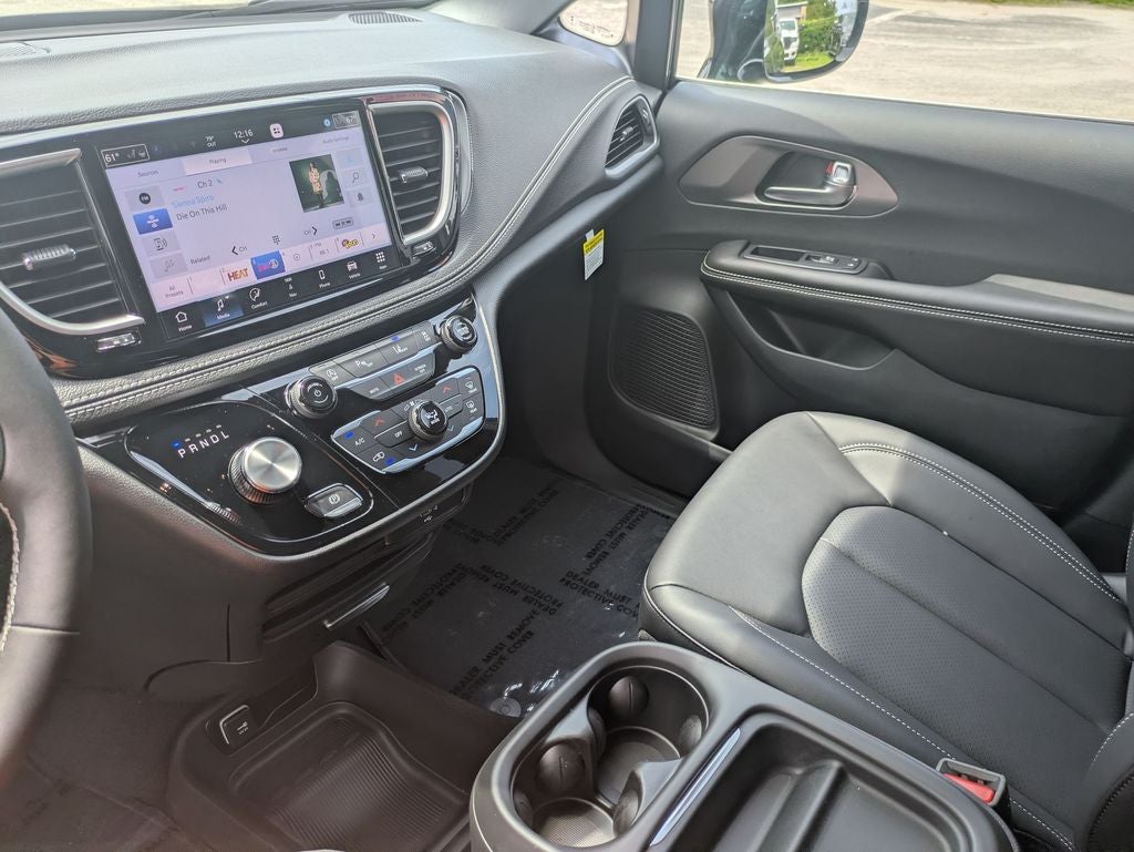 2027 Chrysler Pacifica PACIFICA SELECT
