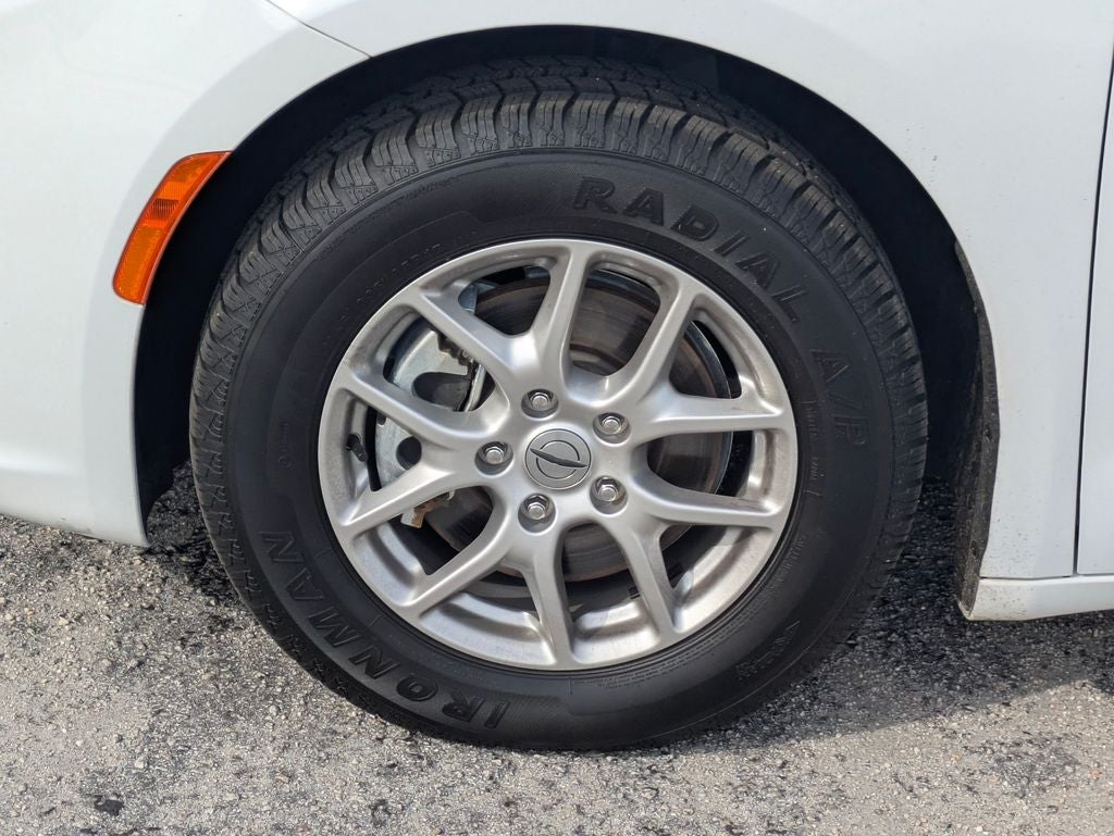2025 Chrysler Pacifica Select