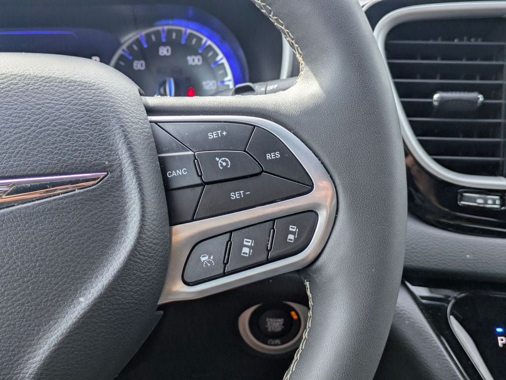2025 Chrysler Pacifica Select