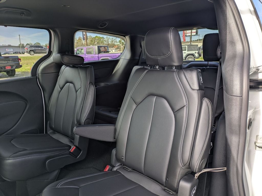 2026 Chrysler Voyager VOYAGER LX