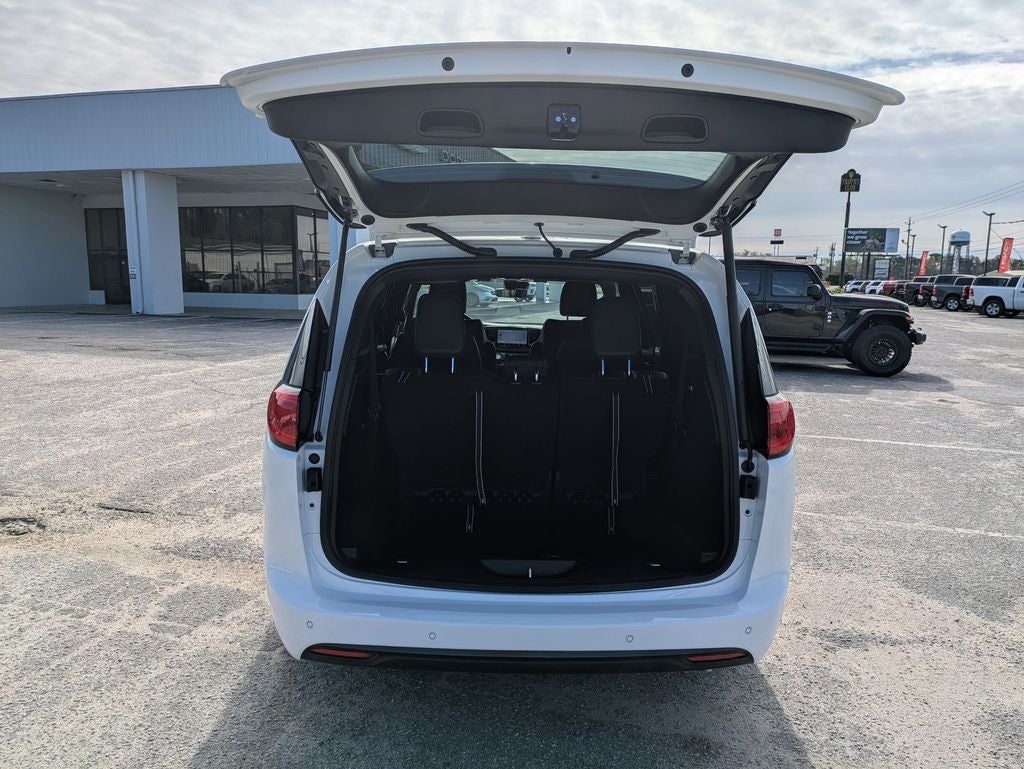 2026 Chrysler Voyager VOYAGER LX