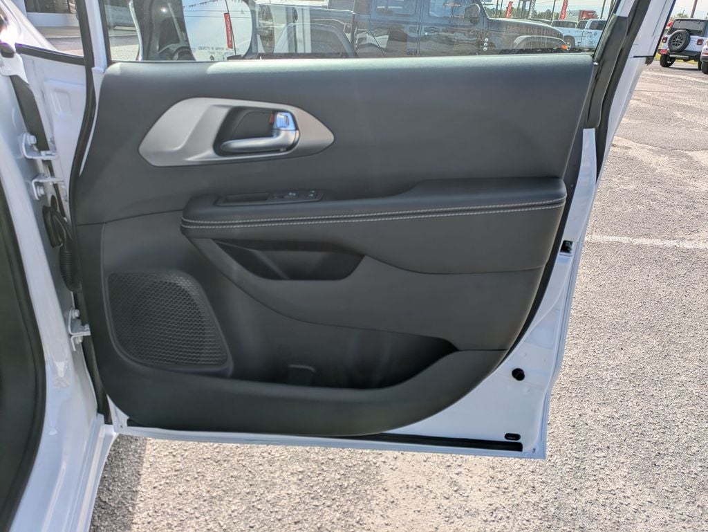 2026 Chrysler Voyager VOYAGER LX