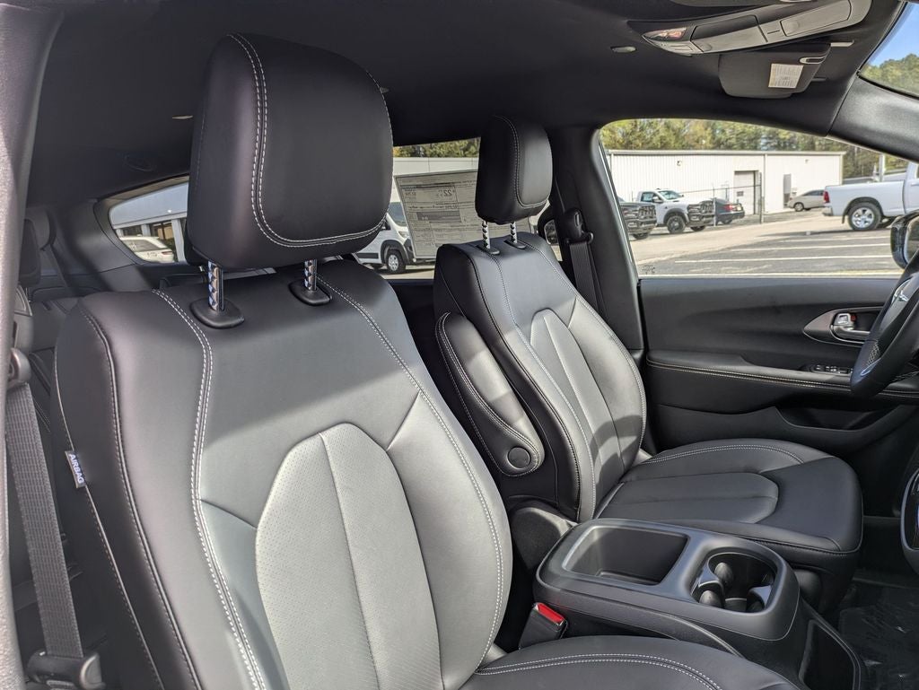 2026 Chrysler Voyager VOYAGER LX