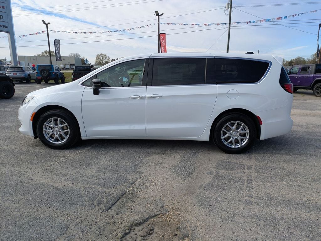 2026 Chrysler Voyager VOYAGER LX