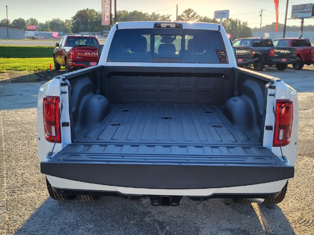 2027 RAM 3500 RAM 3500 LARAMIE MEGA CAB 4X4 6'4' BOX
