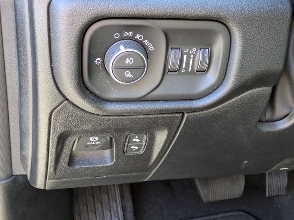 2025 RAM Ram 1500 RAM 1500 BIG HORN CREW CAB 4X4 5'7' BOX