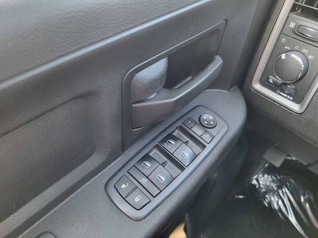 2018 RAM 2500 Tradesman Crew Cab 4x4 6'4' Box