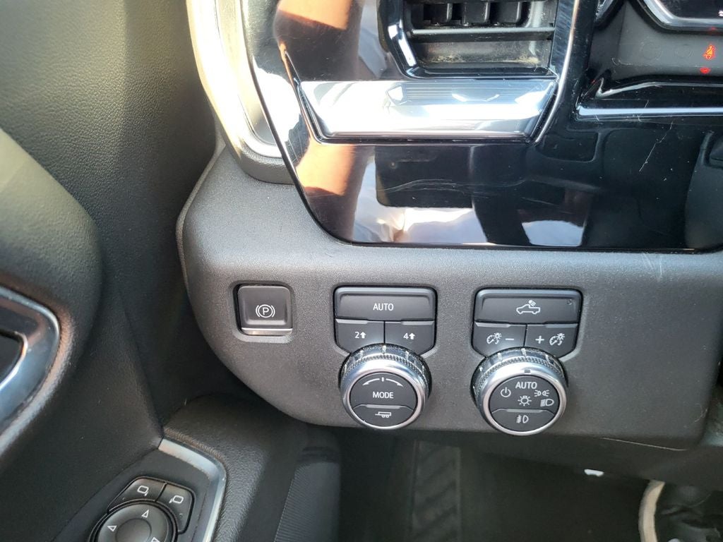 2022 GMC Sierra 1500 4WD Crew Cab Short Box Elevation