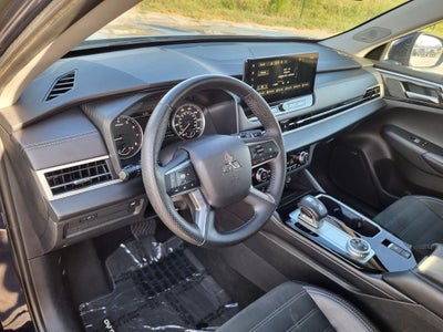 2025 Mitsubishi Outlander Base