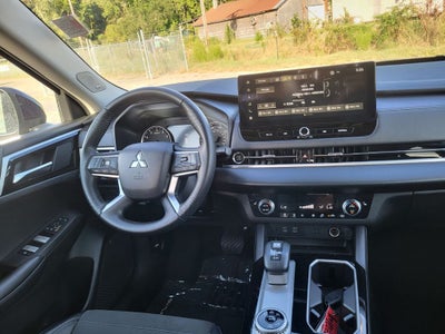 2025 Mitsubishi Outlander Base