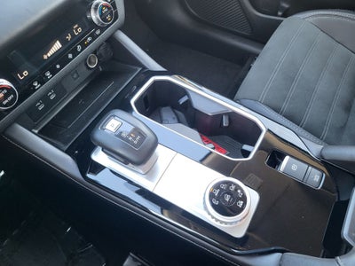 2025 Mitsubishi Outlander Base