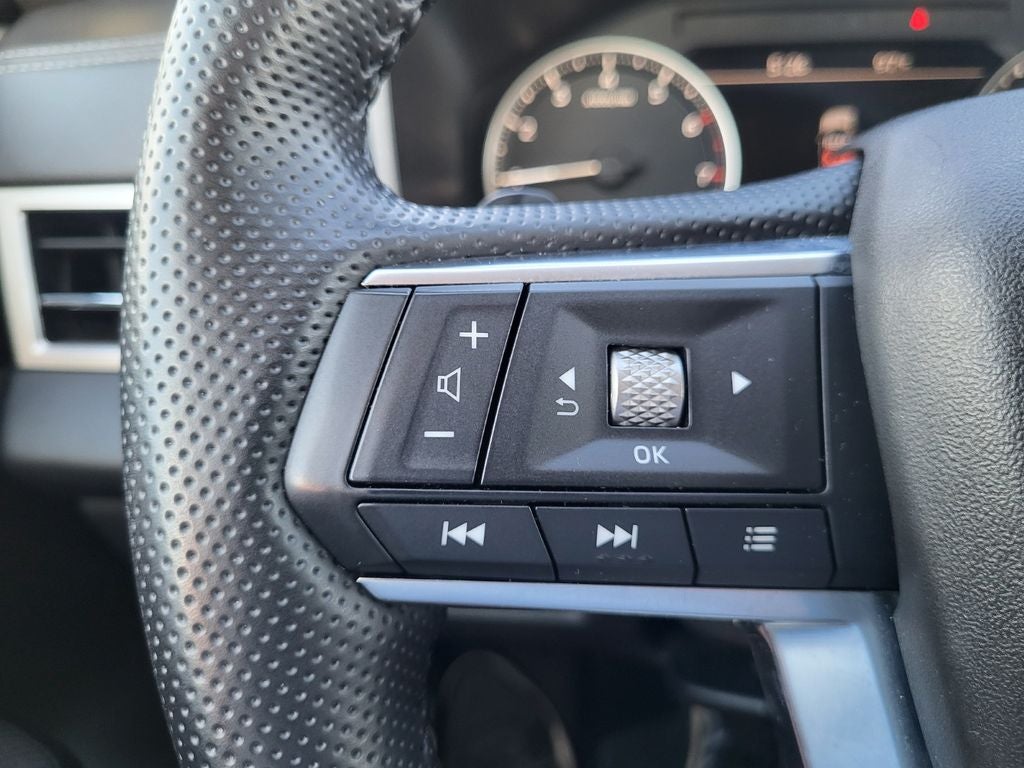 2025 Mitsubishi Outlander Base