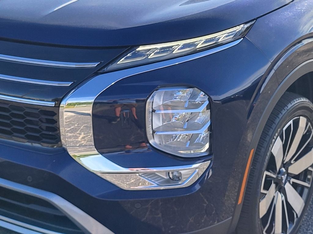 2025 Mitsubishi Outlander Base