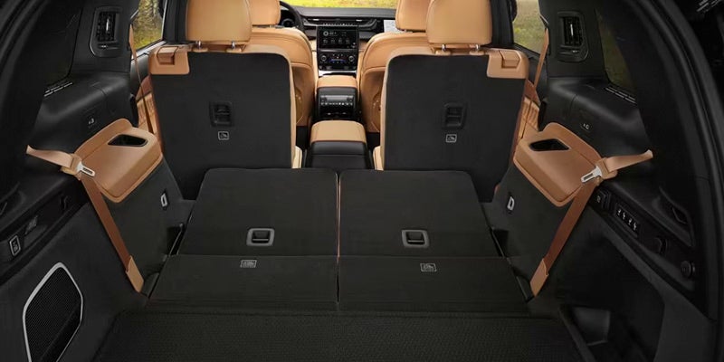 2024 Jeep Grand Cherokee seating